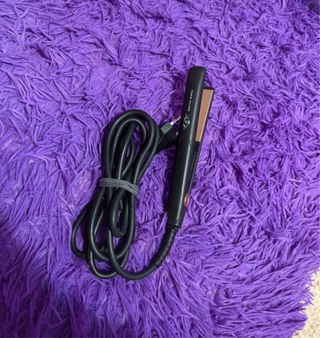 Piastra da viaggio nera e oro