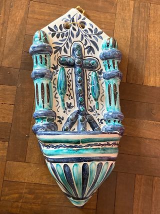 Benditera de pared cruz azul y verde