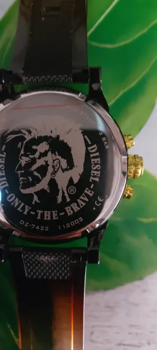 Reloj Diesel DZ7422 Negro y Dorado sin caja