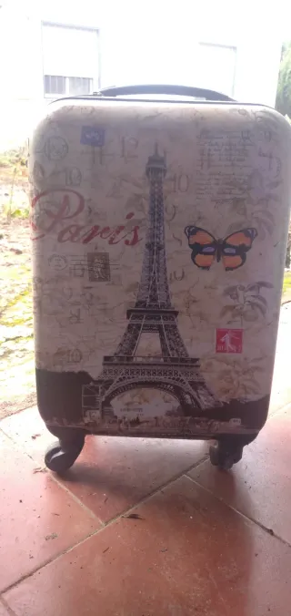 Maleta de viaje con diseño París