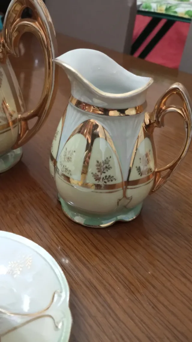 Servizio porcellana d'epoca oro e bianco