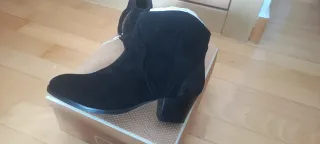Botines negros de ante