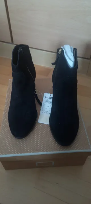 Botines negros de ante