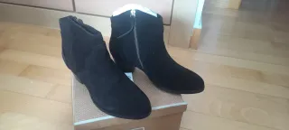 Botines negros de ante