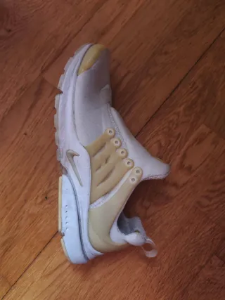 Nike Air Presto Beige/Blanco