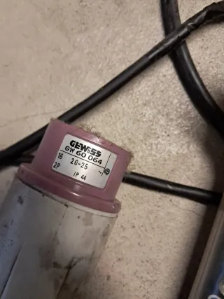 2 Avvolgicavo Berner + 1 Zeca con lampade fluo