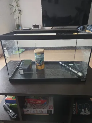 Pecera Tortuguera Negra y Transparente