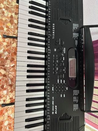 Teclado Kurzweil KP 70 con soporte