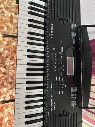 Teclado Kurzweil KP 70 con soporte