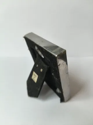 Marco de fotos plateado con estrellas