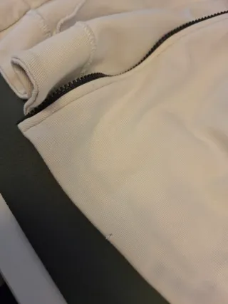 Sudadera Nike Tech Fleece Windrunner gris y blanca