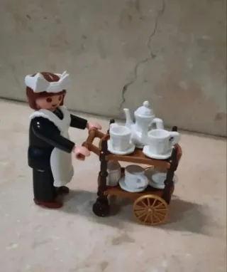 Playmobil Victoriano. Doncella con carrito del té.