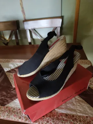 Sandalias cuña Andrés Machado negras