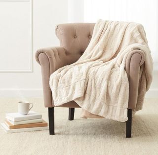 Manta arullo 150x200cm Amazon Basics