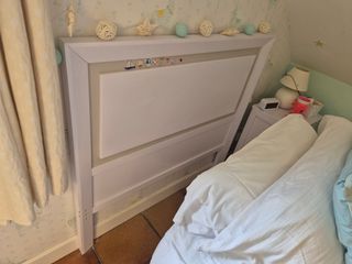 Cabecero infantil de madera y plástico