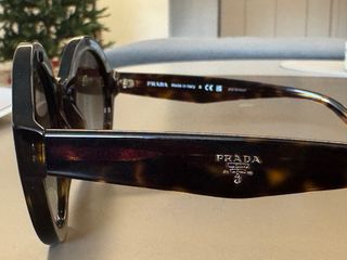 Gafas de sol Prada marrones