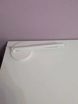 Escritorio y Flexo (silla no incluida)