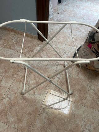 Moisés de bebé blanco con capota