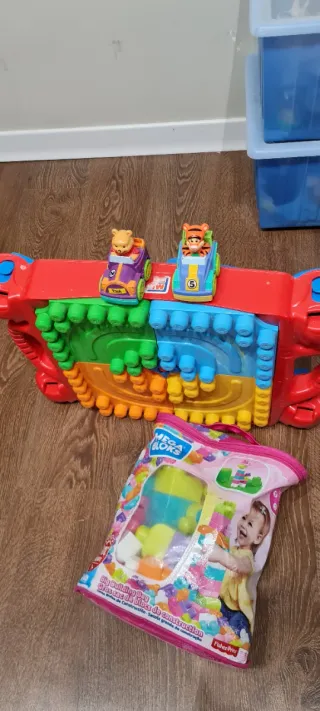 Mesa Mega Bloks con bolsa de bloques