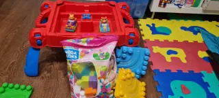 Mesa Mega Bloks con bolsa de bloques