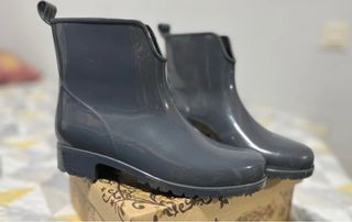 Botas de agua grises cortas