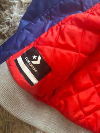 Chaqueta Converse Azul y Gris con Capucha.