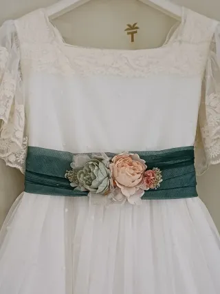 Vestido de Comunión nuevo con etiquetas.
