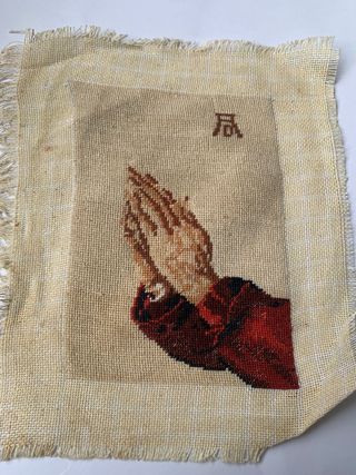 Gobelino manos rezando listo para enmarcar