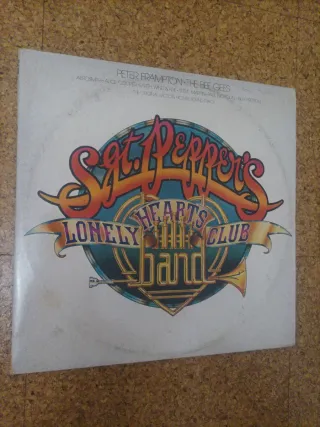 LP Sgt. Peppers Lonely Hearts Club Band + Poster