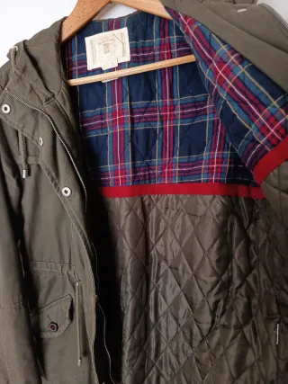 Parka acolchada Stradivarius verde oliva