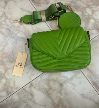 Borsetta verde trapuntata con pochette