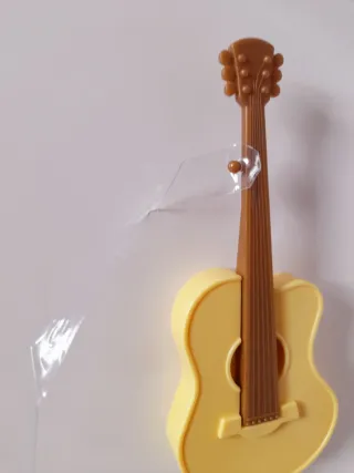 chitarra acustica Barbie con tracolla trasparente