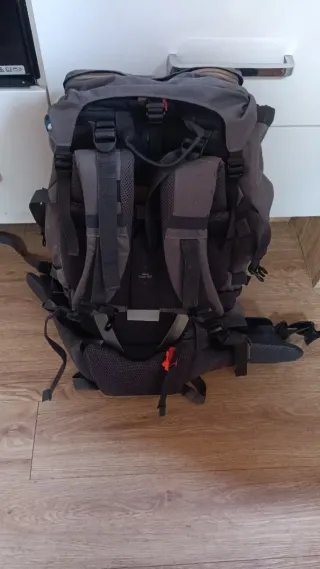 Mochila Trekking Forclaz Trek900 Gris