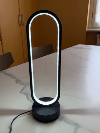 Lampada da tavolo ovale design moderno