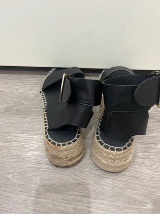 Sandalias Zara negras cuña esparto