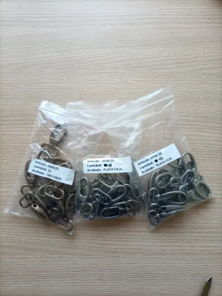 Lote mosquetones bolsos (oro y plata)