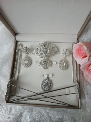 Aderezo fallera en plata y nácar a estrenar