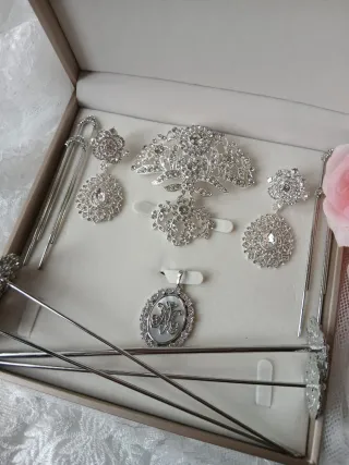 Aderezo fallera en plata y nácar a estrenar