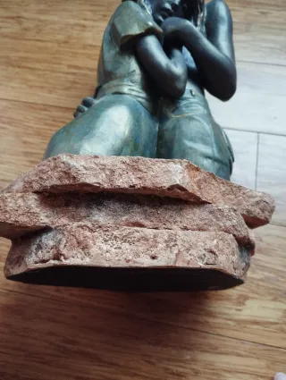 Figura Busto abrazo Angeles Anglada