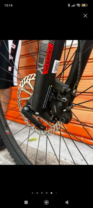 Bicicleta de montaña negra