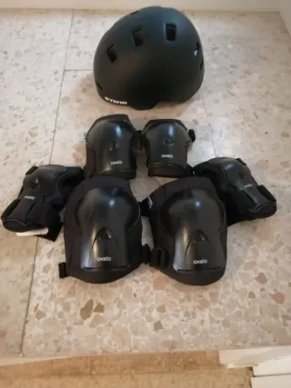 Casco Btwin y juego de protecciones patinaje