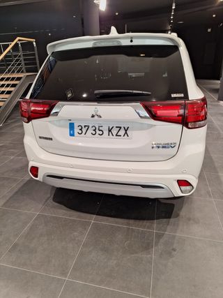 Mitsubishi Outlander 2.4 PHEV Kaiteki 4WD – FULL E