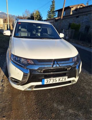 Mitsubishi Outlander 2.4 PHEV Kaiteki 4WD – FULL E