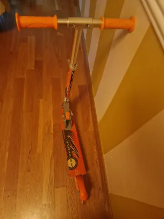 Patinete infantil naranja