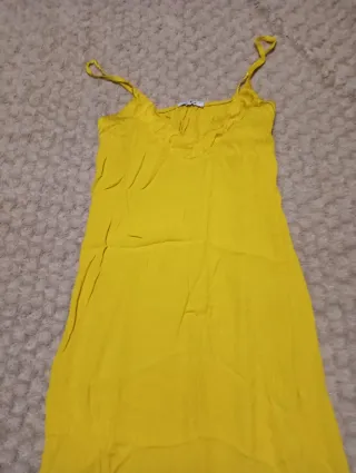 Vestido amarillo de tirantes