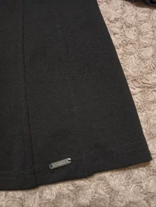 Camiseta negra con detalles de pedrería