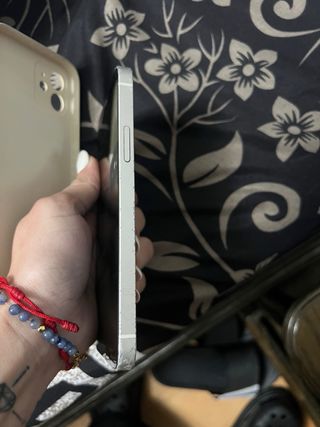 iPhone 12 128GB con detalle pero no afecta en nada