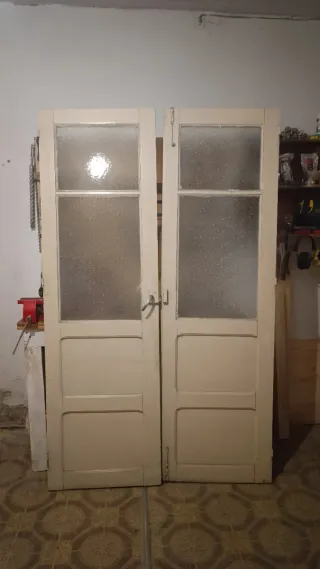 Puerta doble hoja de cristal y madera antigua