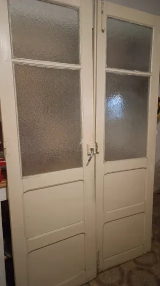 Puerta doble hoja de cristal y madera antigua