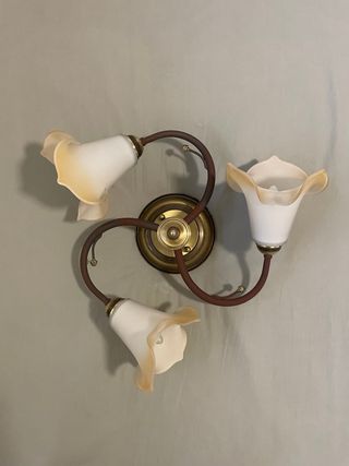 Preciosa lámpara clásica / vintage 3 brazos